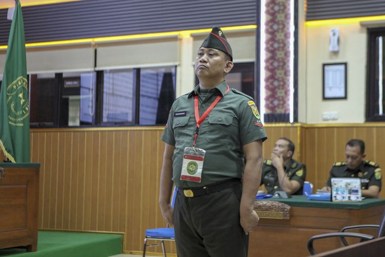 Foto : Tembak Mati 3 Polisi, Kopda Bazarsah Dituntut Hukuman Mati dan Dipecat dari TNI Halaman 1