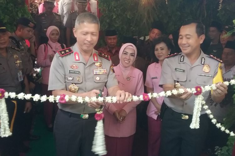 Kapolda Jawa Tengah Irjen Polisi Condro Kirono saat meresmikan gedung baru di Mapolres Kendal, Rabu (9/5/2018)