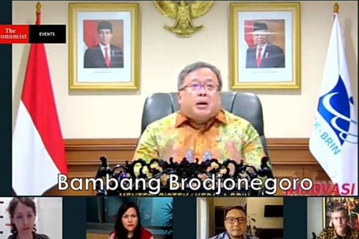 Menteri Riset dan Teknologi Bambang Brodjonegorodalam diskusi webinar With the Economist yang disiarkan secara virtual, Rabu (31/3/2021). (Tangkapan layar) ro