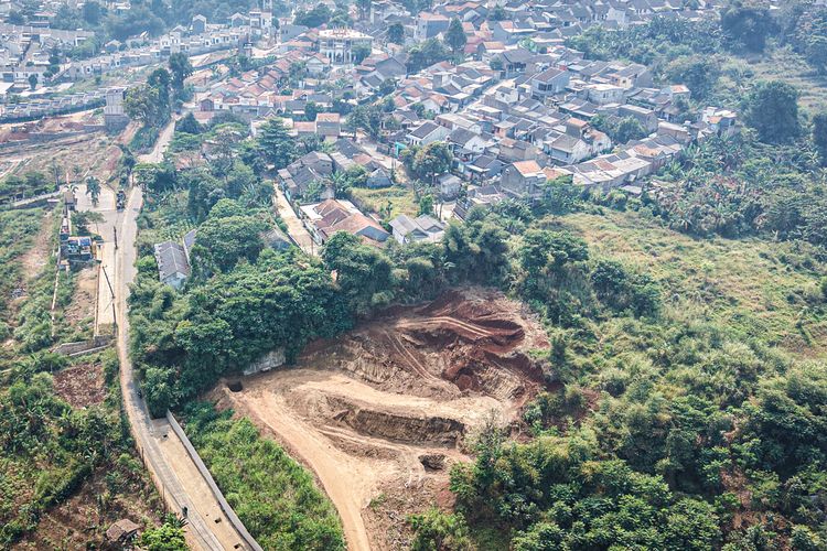 Warga Bandung Barat Segel Proyek Perumahan Savona Hills, Tolak Pengerukan Lahan Dekat Permukiman