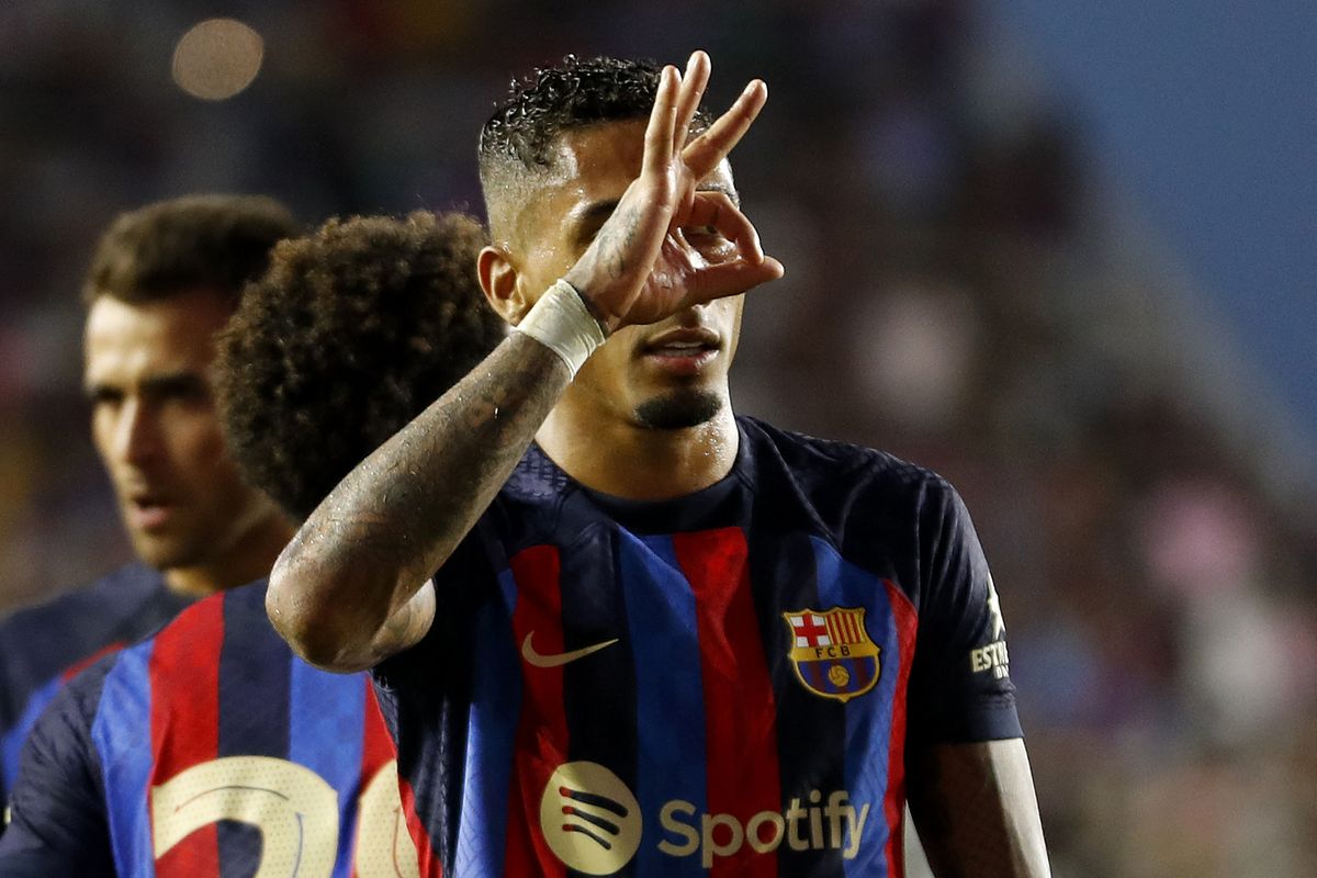 Penyerang Barcelona Raphinha berselebrasi setelah mencetak gol pada laga Barcelona vs Inter Miami pada pertandingan persahabatan pramusim di DRV PNK Stadium pada 19 Juli 2022 di Fort Lauderdale, Florida.