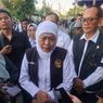 Khofifah Cek Kesiapan Pos Identifikasi Korban Meninggal Tragedi Ponpes Al Khoziny Sidoarjo di RSI Siti Hajar