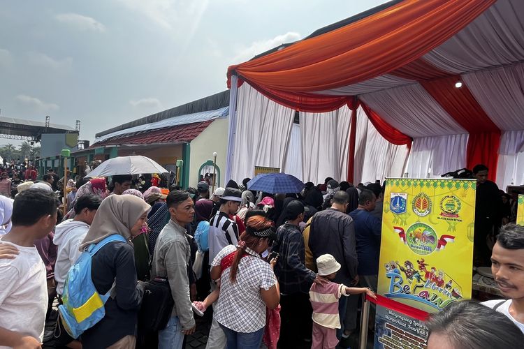 Datang dari Cibinong, Warga Kecewa Tak Kebagian Makan Gratis di Lebaran Betawi 2025