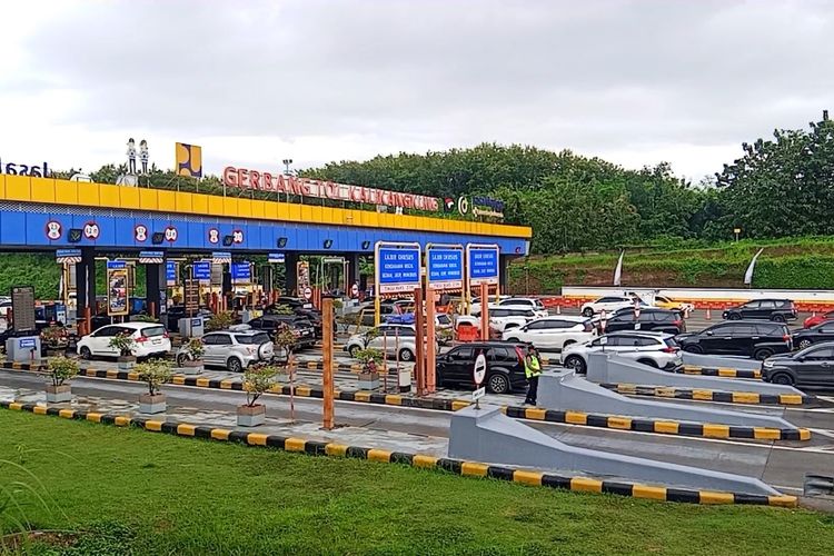 One Way Nasional Berlaku jika Kendaraan di Tol Kalikangkung Tembus 4.000