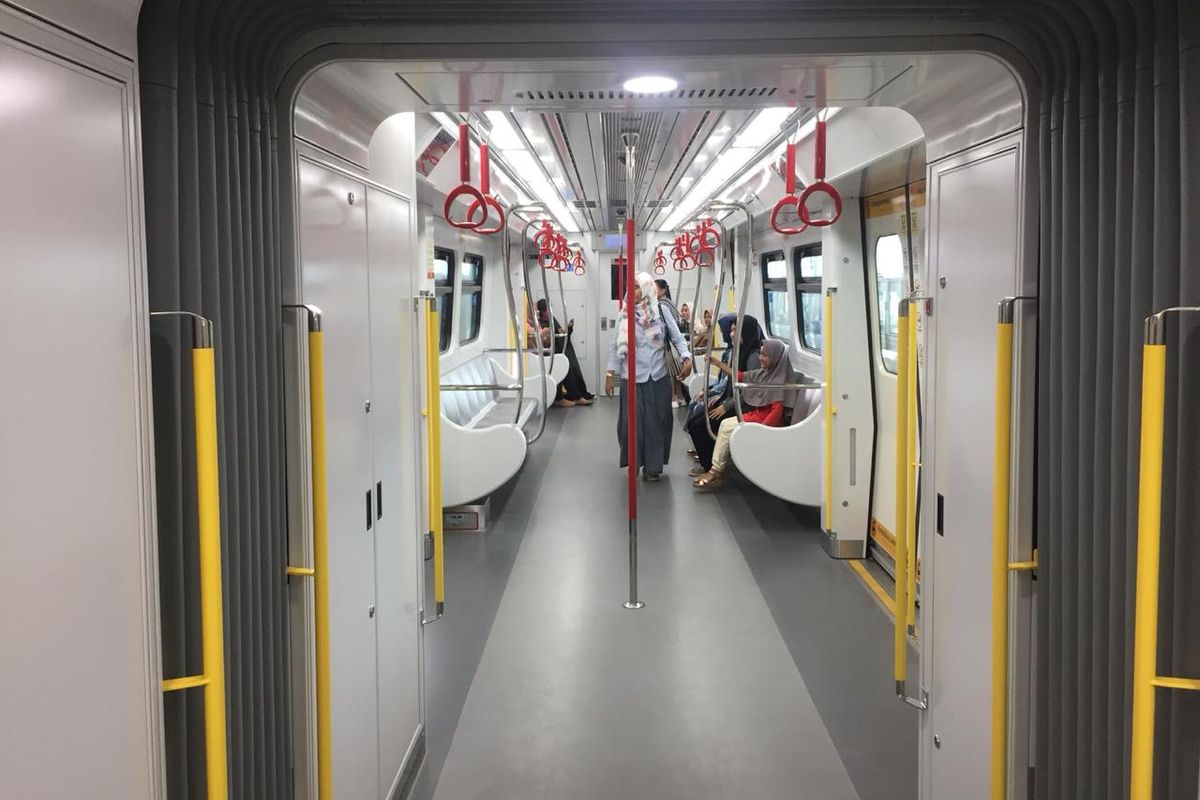 Gerbong LRT di Stasiun Boulevard Utara, Kelapa Gading, Jakarta Utara, Sabtu (6/7/2019).