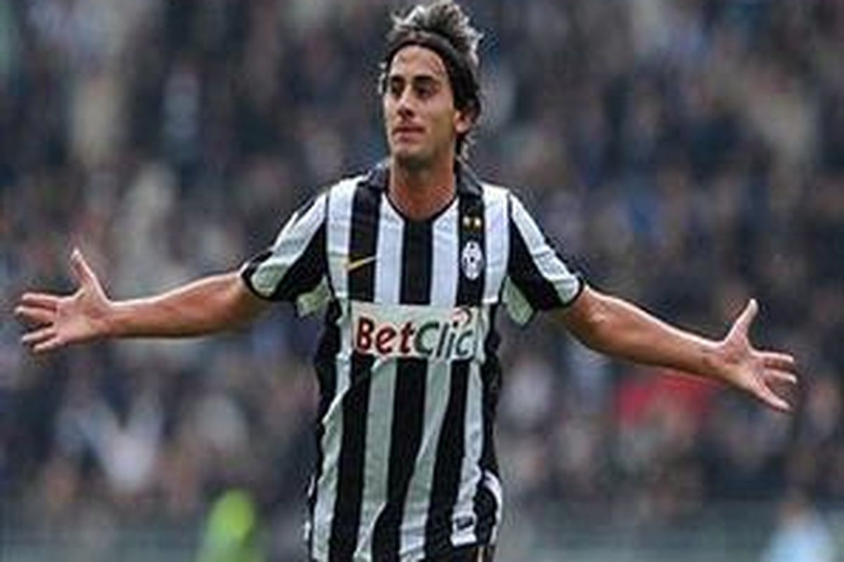 Gelandang Juventus, Alberto Aquilani, merayakan golnya ke gawang Lecce, dalam lanjutan Serie-A, Minggu (17/10/2010).