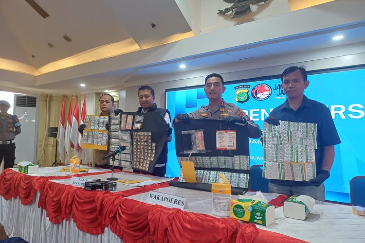 Polisi Bongkar 14 Kasus Peredaran Obat Berbahaya di Jakut, 14 Tersangka Ditangkap