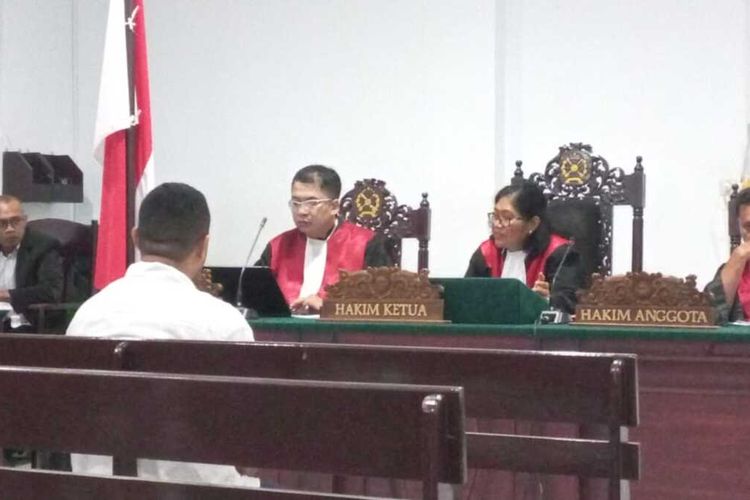 Sidang keempat kasus pemukulan wartawan Tribun Ambon, Senin (6/5/2024). Penasehat hukum terdakwa minta keringanan hukuman lantaran terdakwa adalah tulang punggung keluarga dan berkelakuan baik selama proses hukum berjalan di Pengadilan Negeri Ambon.