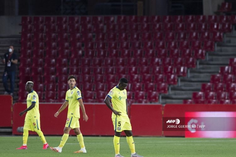 Reaksi para pemain Getafe usai menelan kekalahan dari Granada pada lanjutan Liga Spanyol pekan ke-28 di Stadion Los Carmenes, Sabtu (13/6/2020) dini hari WIB. 