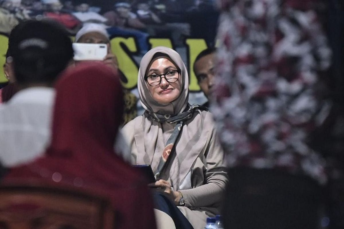 Bupati Luwu Utara, Indah Putri Indriani, saat memberikan sambutan di acara Sosialisasi Program Bantuan Stimulan Rumah Tidak Layak Huni, Sabtu (14/3/2020), di Desa Pararra, Kecamatan Sabbang. Luwu Utara.