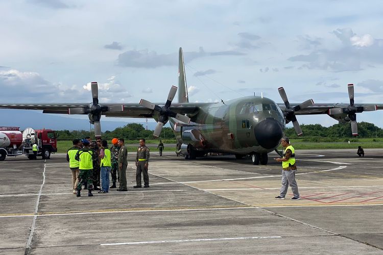 Pesawat Hercules yang standby di Bandara Internasional Banyuwangi 