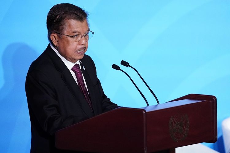 Wakil Presiden Indonesia Jusuf Kalla menyampaikan pidato pada United Nations Climate Action Summit 2019 dalam rangkaian Sidang Umum PBB ke-74 di markas besar PBB,  New York, Amerika Serikat, Senin (23/9/2019) waktu setempat. ANTARA FOTO/Reuters/Carlo Allegri/hp/wsj. *** Local Caption *** Indonesia's Vice-President Jusuf Kalla speaks during the 2019 United Nations Climate Action Summit at U.N. headquarters in New York City, New York, U.S., September 23, 2019. REUTERS/Carlo Allegri