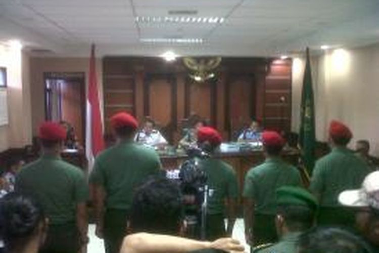 Lima terdakwa kasus penyerangan Lembaga Pemasyarakatan Kelas IIB Cebongan Sleman divonis 1 tahun 9 bulan penjara di Pengadilan Militer II-11 Yogyakarta, Kamis (5/9/2013).