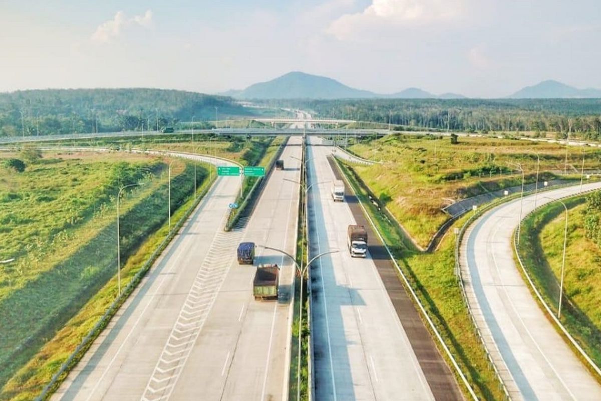 Jalan Tol Bakauheni-Terbanggi Besar.