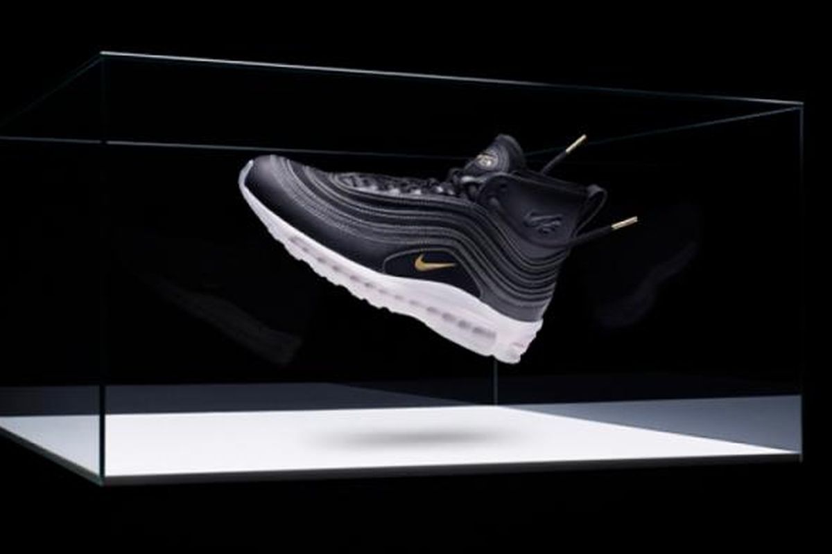 Nike Air Max dengan sentuhan rancangan dari Riccardo Tisci. 