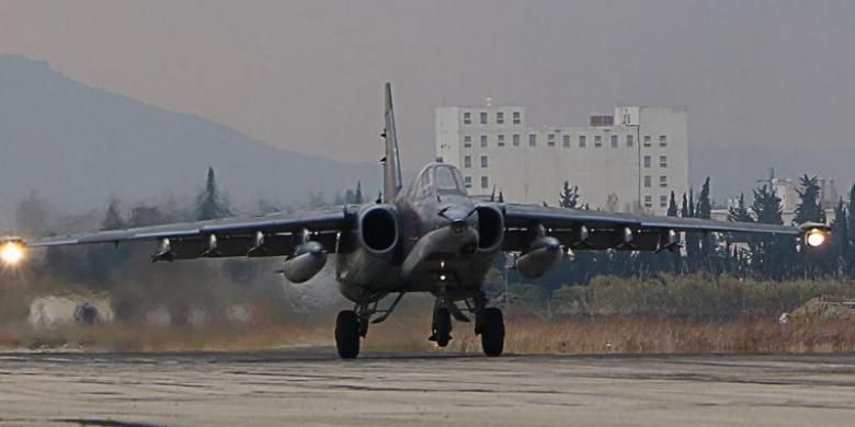 Pesawat pengebom Sukhoi SU-34 milik AU Rusia di pangkalan udara Hmeimim, provinsi Latakia, Suriah.