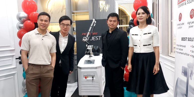 Dari kiri ke kanan, de Tingsong Lim, MD; dr. Irwan Junawanto, Sp.DVE; dr. Rudianto Sutarman, Sp,DVE, FINSDV, FAADV; dan dr. Lusiyanti, M.Med, Sp.DVE