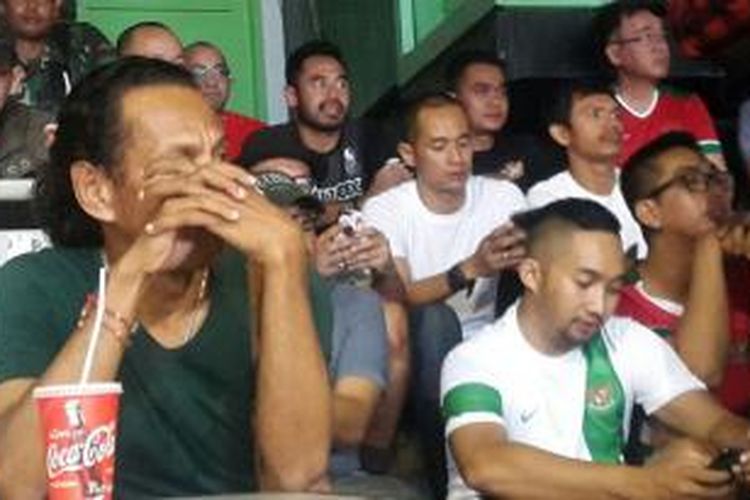 Sejumlah bintang sepak bola tanah air seperti Rochi Putiray, Ponaryo Astaman, dan Kurniawan Dwi Yulianto saksikan final Piala Presiden. 