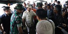 Kunjungi Posko Erupsi Marapi, Prabowo Apresiasi Prajurit TNI