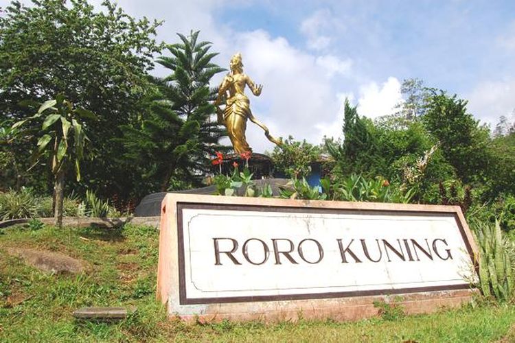 Patung Roro Kuning di Nganjuk, Jawa Timur.