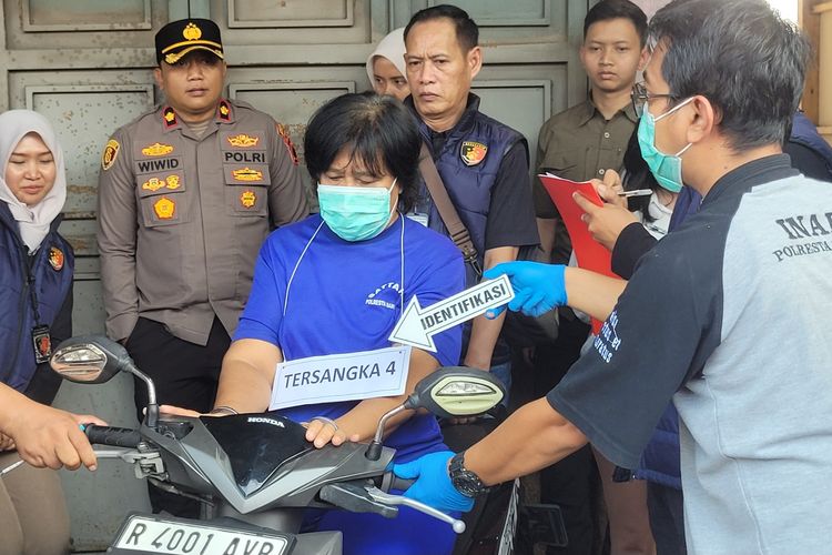 Emosi, Warga Teriaki Istri yang Otaki Pembunuhan Suami di Banyumas