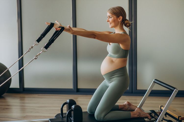 3 Gerakan Pilates yang Tidak Boleh Dilakukan Ibu Hamil, Termasuk Twisting