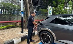 Tiang Listrik Bisa Jadi Tempat Mengecas Mobil Listrik