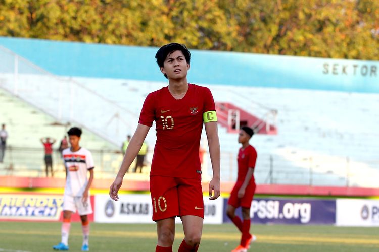 Pemain Timnas Indonesia U-19, Rendy Juliansyah menjadi kapten saat ujicoba melawan Persibo Bojonegoro yang berakhir dengan skor 2-1 di Stadion Gelora Delta Sidoarjo, Jawa Timur, Kamis (18/07/2019) sore.