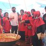 Saat Ibu-ibu di Dharmasraya Masak 1 Ton Rendang untuk Korban Bencana Gunung Semeru