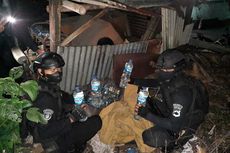 Rumah Warga di Kota Solo Digeledah Polisi Malam Hari, Ketahuan Sembunyikan Puluhan Miras