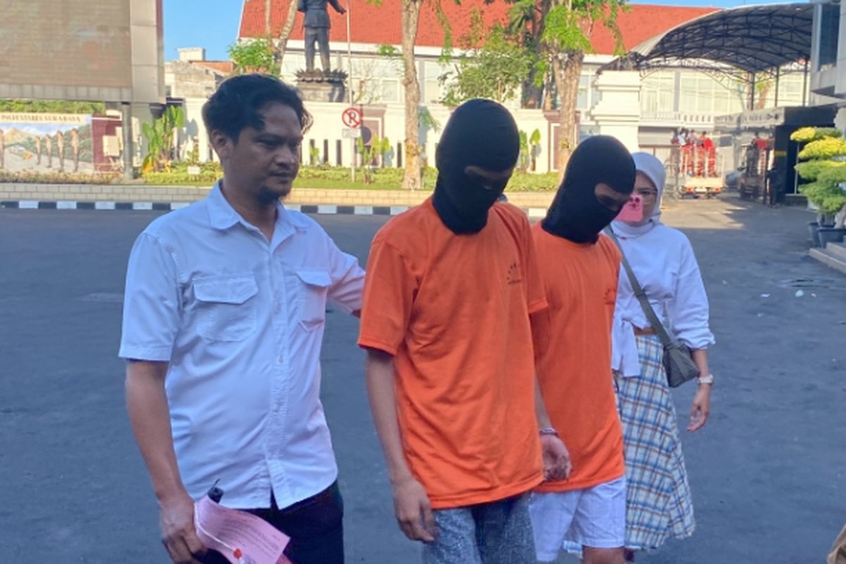 Dua di antara delapan pelaku begal yang ditangkap di Surabaya, Selasa (10/9/2024).