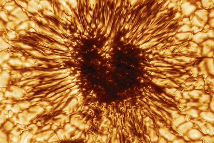 Gambar bintik matahari paling tajam yang diambil teleskop surya Inouye. 