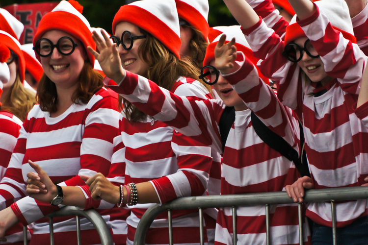 Ilustrasi kostum Waldo.