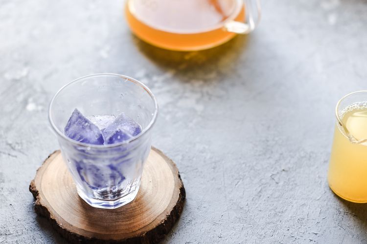 Seduhan bunga telang bisa diolah menjadi hair mist, bermanfaat menyehatkan folikel rambut.