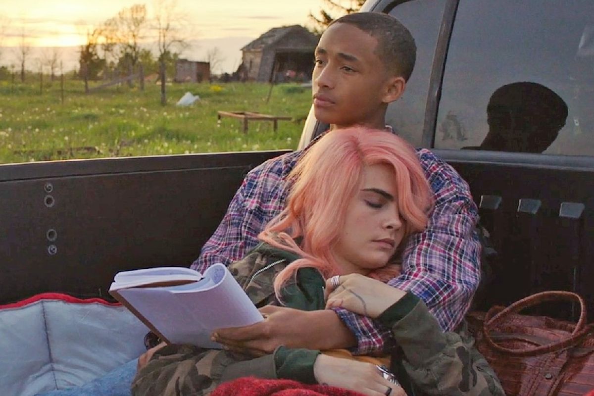 Jaden Smith dan Cara Delevingne dalam film Life in a Year