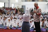 Sekolah Negeri di Jateng Dilarang Tahan Ijazah, Ganjar: Kalau Ada, Saya Pastikan Beres Besok Pagi