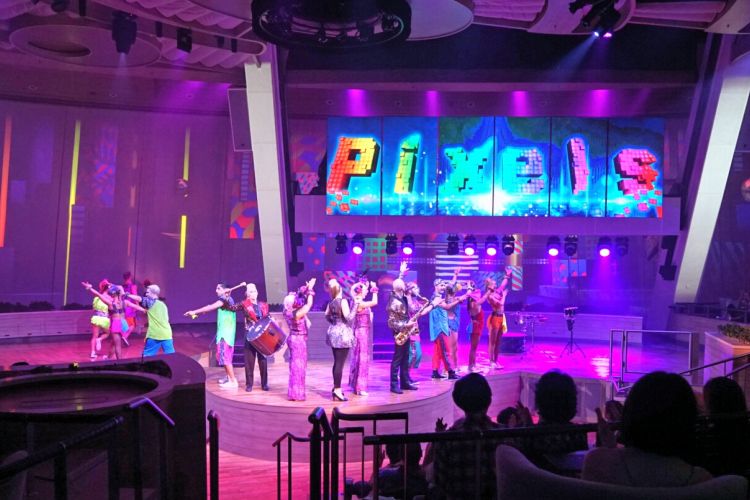 Kabaret Pixels yang menjadi salah satu pertunjukan andalan di kapal Ovation of The Seas.