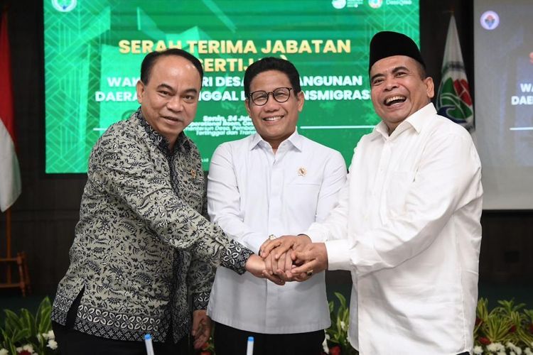 Gus Halim bersama Budi Arie dan Paiman Raharjo saat acara Sertijab Wakil Menteri Desa PDTT di Jakarta, Senin (24/7/2023).
