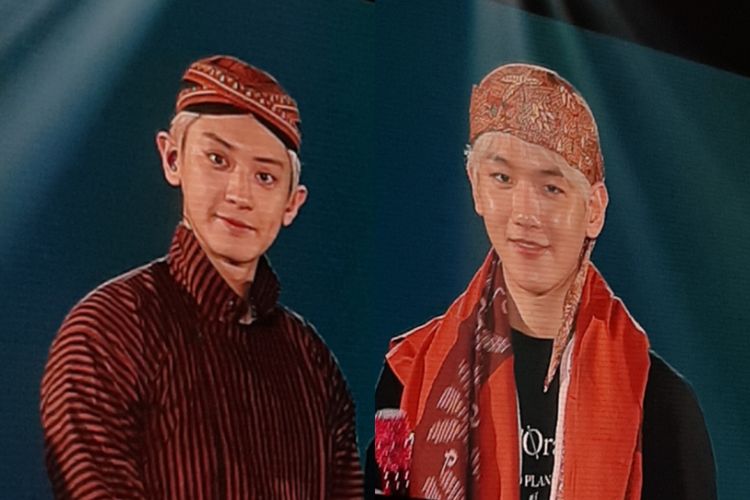 Saat Chanyeol dan Baekhyun mengenakan pakaian adat Jawa dan menjadi penerjemah dadakan untuk Chen dalam EXO PLANET #5 EXplOration in JAKARTA di ICE BSD, Tangerang, Sabtu (23/11/2019) malam.