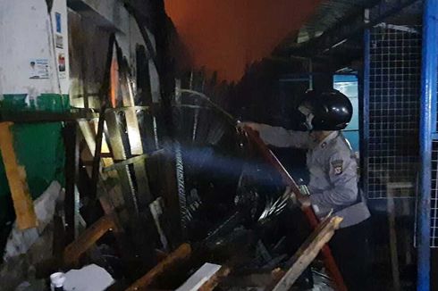 Satu Blok Kios di Pasar Ciawi Tasikmalaya Ludes Terbakar, Kerugian Ditaksir Rp 3,2 Miliar