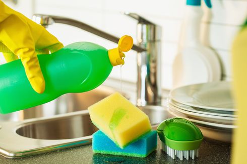 Cara Membuat Sabun Cuci Piring Sendiri di Rumah