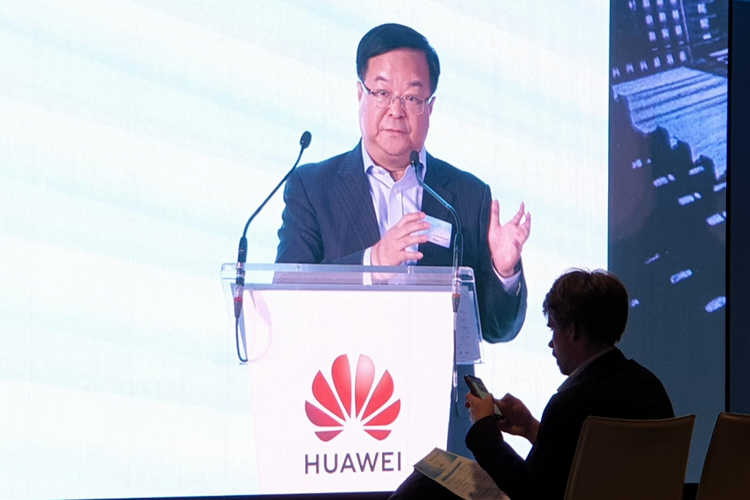 Executive Vice President China Mobile, Zhengmao Li, di gelaran Huawei. 