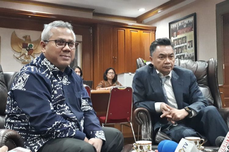 Ketua KPU Arief Budiman dan Dino Patti Djalal