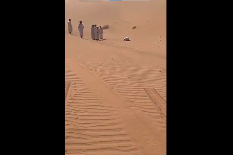 Dhuwaihi Hamoud Al Ajaleen (40) ditemukan tewas dalam posisi sujud di padang pasir Arab Saudi, usai 3 hari menghilang sejak Kamis (16/7/2020).