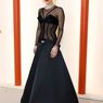 Lady Gaga Tampil Glamour meski Tanpa Riasan di Oscar 2023