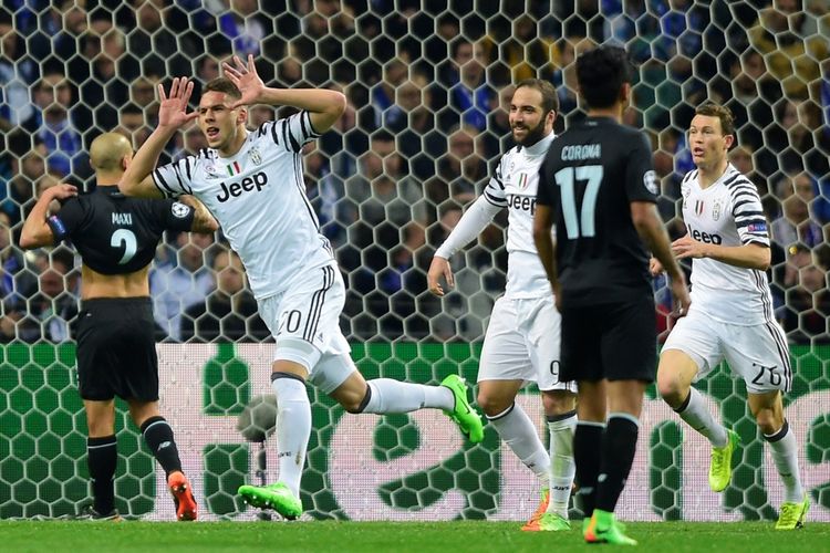 Marko Pjaca merayakan gol Juventus ke gawang Porto pada partai pertama babak 16 besar Liga Champions di Stadion Dragao, 22 Februari 2017. 