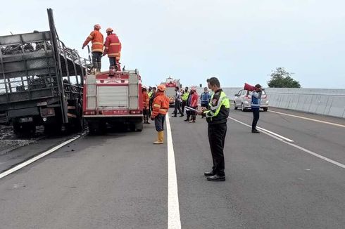 Kronologi Truk Terbakar di Tol Nganjuk, 39 Motor Hangus, 2 Mobil Pemadam Kebakaran Turun Tangan