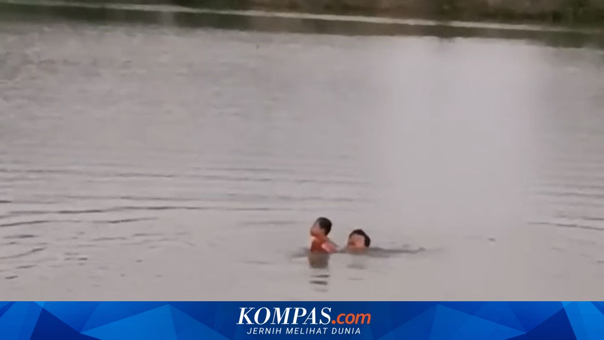 Upaya Dramatis Warga Berenang ke Tengah Waduk, Selamatkan Bocah 5 Tahun yang Tenggelam di Indramayu