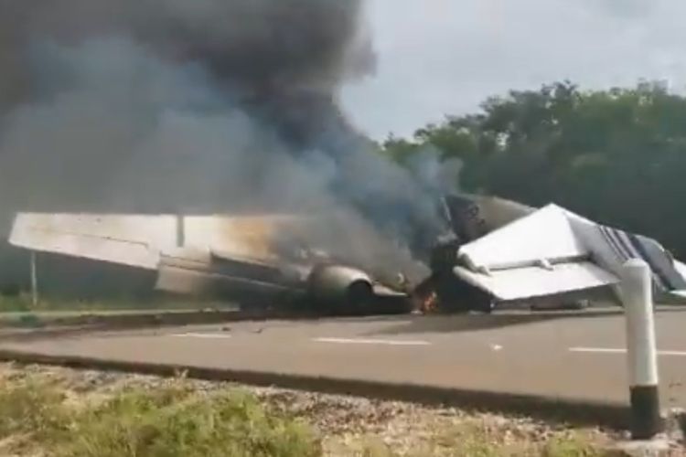 Pesawat Kartel Narkoba Jatuh di Jalan Tol, Polisi Temukan Kokain Senilai Rp 70 Miliar