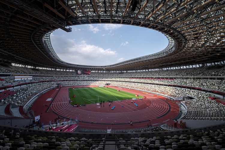 Pemandangan di National Stadium Tokyo saat acara uji coba atletik untuk Olimpiade Tokyo 2020 di Tokyo pada 9 Mei 2021. Di sini juga akan dilangsungkan sepak bola Olimpiade Tokyo 2020.